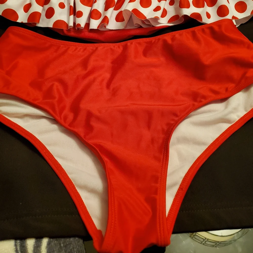 NWT red and white 2 piece retro swimsuit - Picture 4 of 6